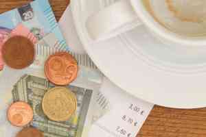 Trinkgeld in Bar